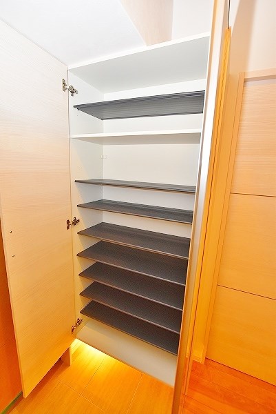 エントランス　★トールタイプシューズBOXなので棚を外せばブーツも置けます