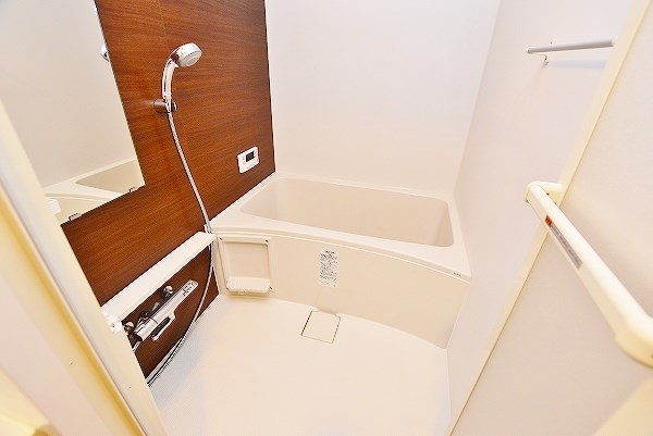 バス・シャワールーム　★追焚機能＆浴室乾燥機付き浴室★