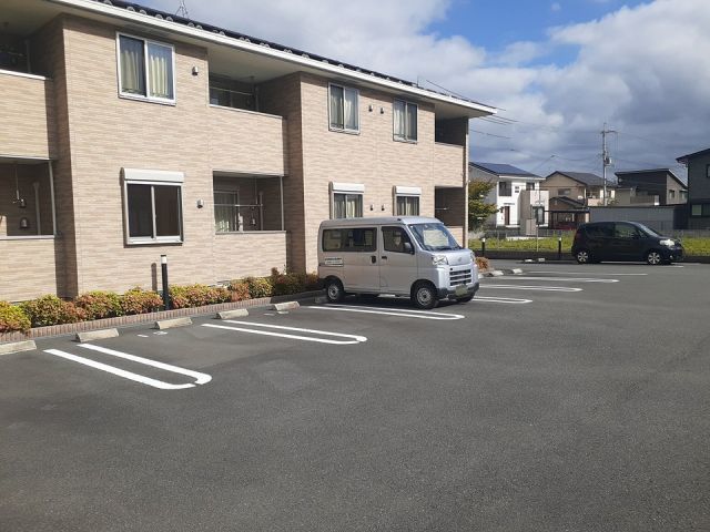 【福知山市石原のアパートの駐車場】