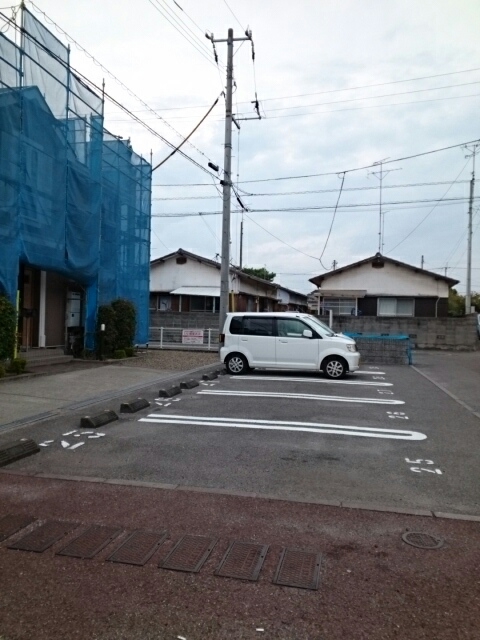 【[家電付き] ロータス城ヶ上Cの駐車場】