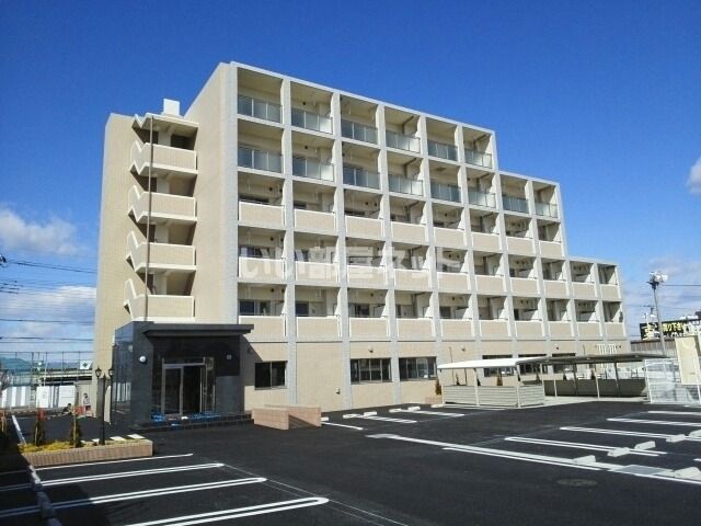 【宇都宮市上横田町のマンションの建物外観】