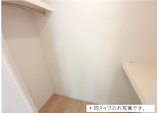 【名古屋市港区十一屋のアパートの収納】