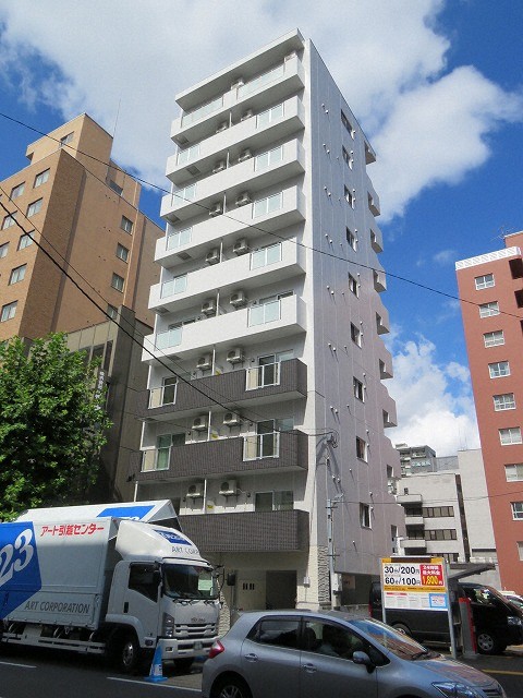 札幌市中央区南二条西のマンションの建物外観