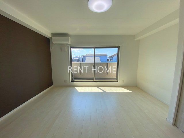 居室・リビング　広々10.6帖の洋室です