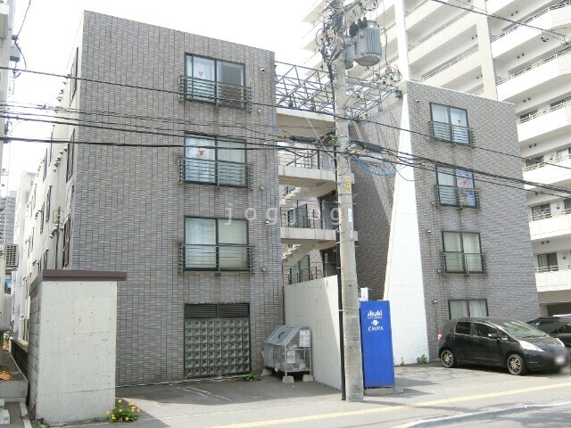 【札幌市白石区東札幌三条のマンションの駐車場】