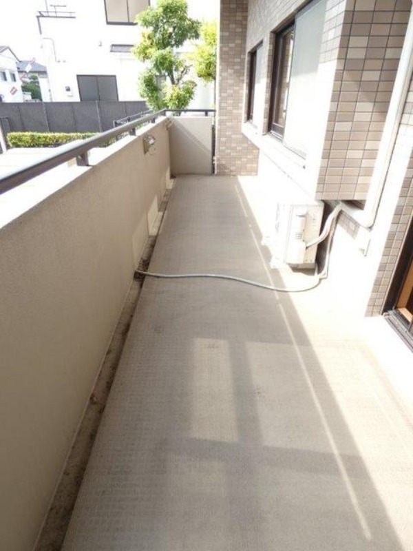 バルコニー　図面と現状に相違がある場合には現状を優先