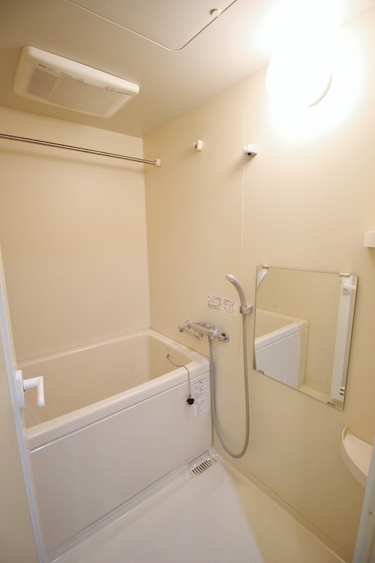 バス・シャワールーム　浴室乾燥機付きのお風呂です