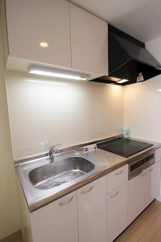 キッチン　IH３口システムキッチンです