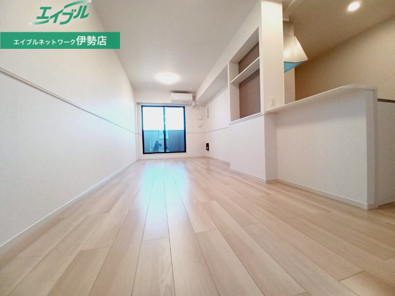 居室・リビング　同型参考写真です