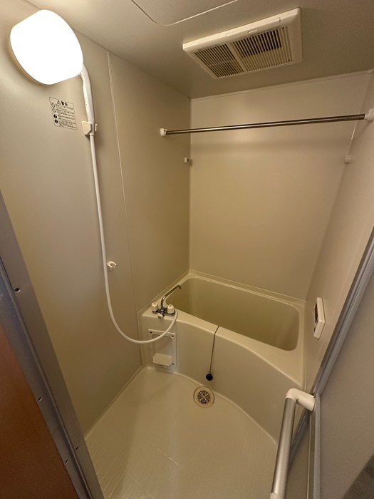 バス・シャワールーム　追い焚き機能・浴室暖房乾燥機付きバスルームです♪雨の日のお洗