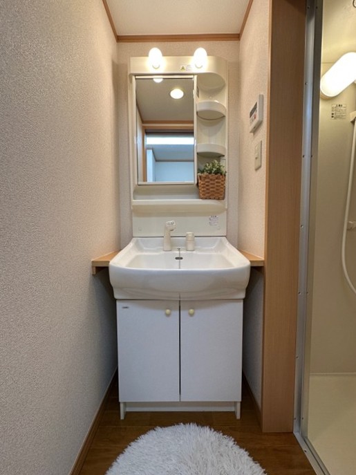 洗面設備　洗髪洗面化粧台で忙しい朝にも寝癖の付いた頭にも優しい☆お化粧