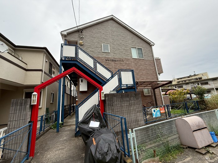 建物外観　小田急線「柿生」駅・「新百合ヶ丘」駅まで徒歩圏内の2階建てア