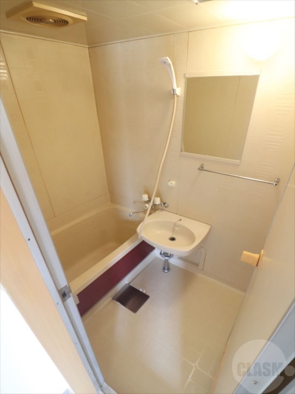 バス・シャワールーム　清潔感のあるバスルーム