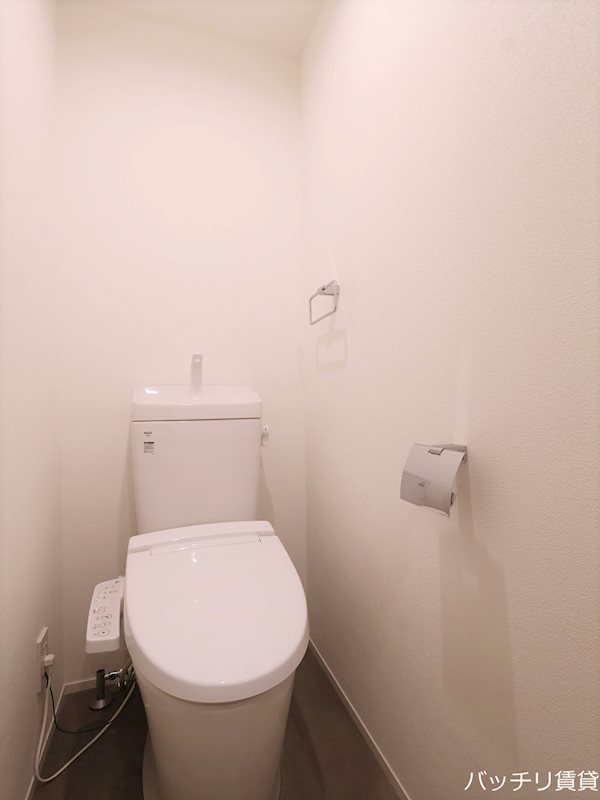 トイレ　画像は同型タイプの為現状を優先致します。