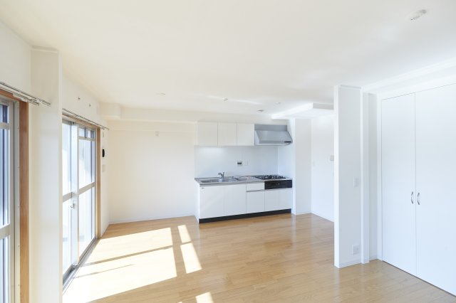 キッチン　※写真は反転タイプの間取りのものです