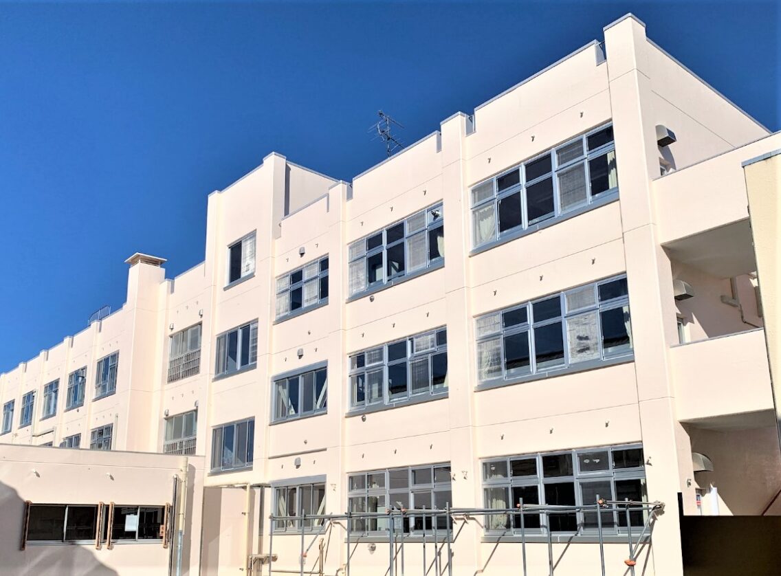 小学校　長岡市立黒条小学校（小学校）まで712m