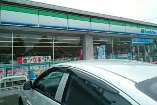 コンビニ　ファミリーマート（コンビニ）まで220m
