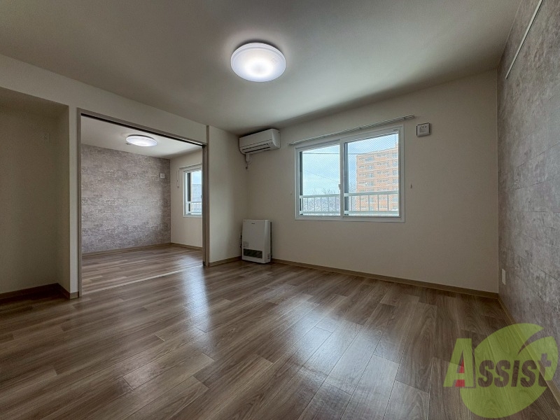 居室・リビング　広々としたリビングですね。使い勝手がよさそうですね！