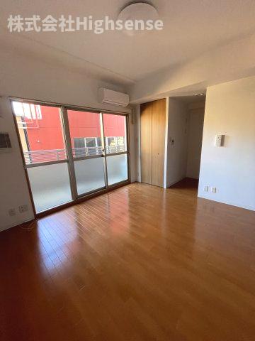 居室・リビング　明るい洋室です