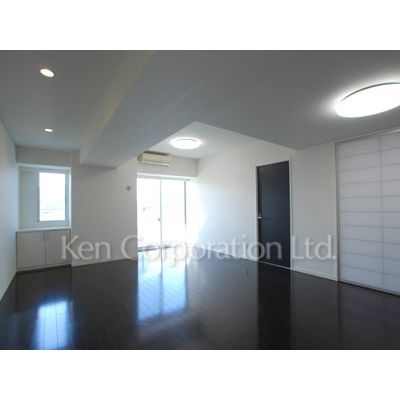 居室・リビング　同タイプ5階のお部屋を撮影。仕様が異なることがあります。