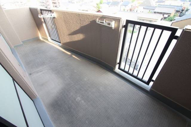 バルコニー　※別の部屋の写真を流用しています。