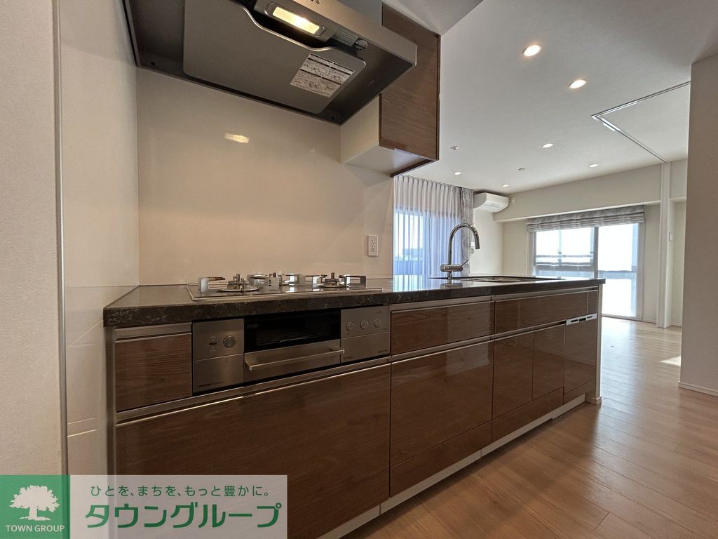 キッチン　システムキッチン：3口ガスコンロ、食洗器、浄水器※クリーニ…