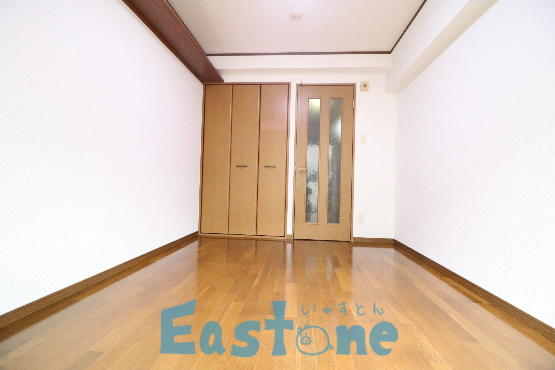 居室・リビング　6帖の洋室！