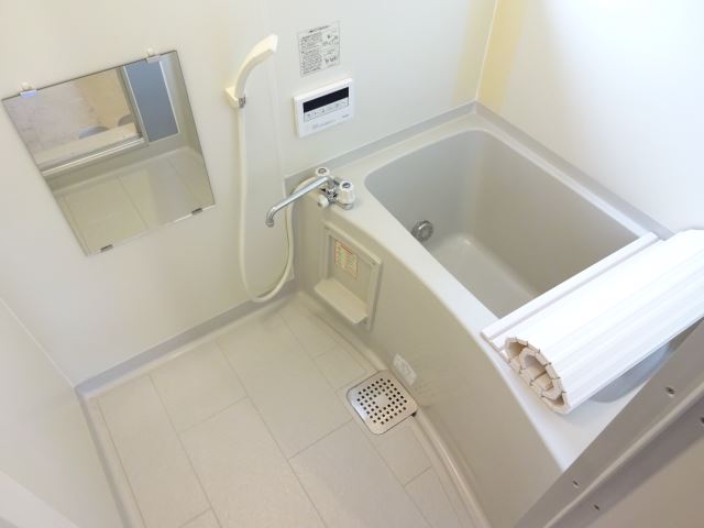 バス・シャワールーム　追い焚き付きバスルーム