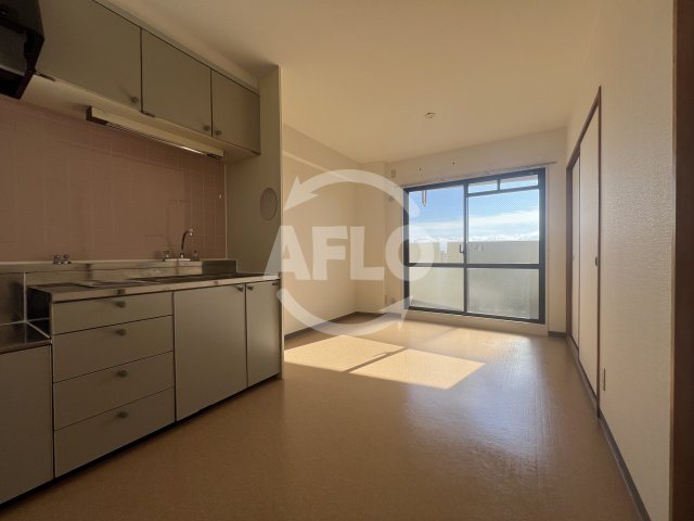 居室・リビング　シャトー弁天弐番館　リビング