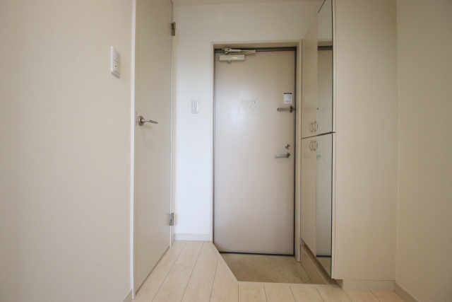 玄関　※別室の参考写真の為、現況優先です。