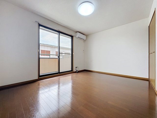 居室・リビング　掲載写真は同型モデルを掲載しており実際のお部屋と仕様等が異な