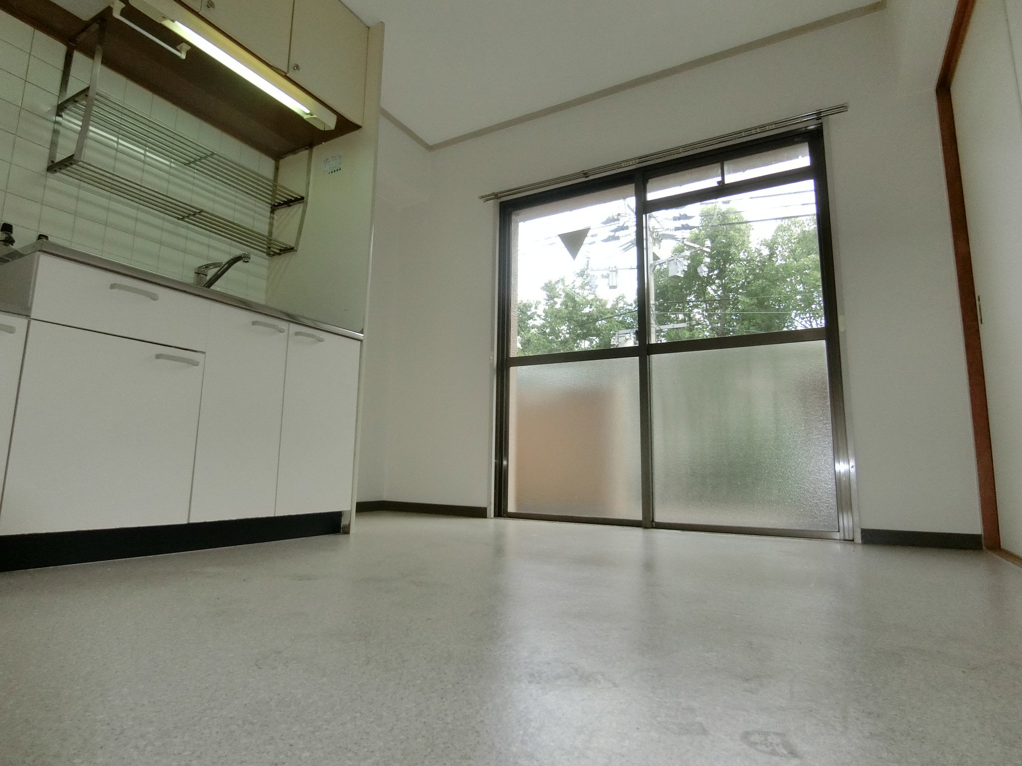 居室・リビング　明るい南向きのダイニングキッチンです☆