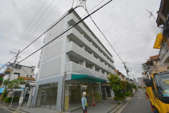 建物外観　閑静な住宅地にある、落ちついた色合いのキレイな建物です。