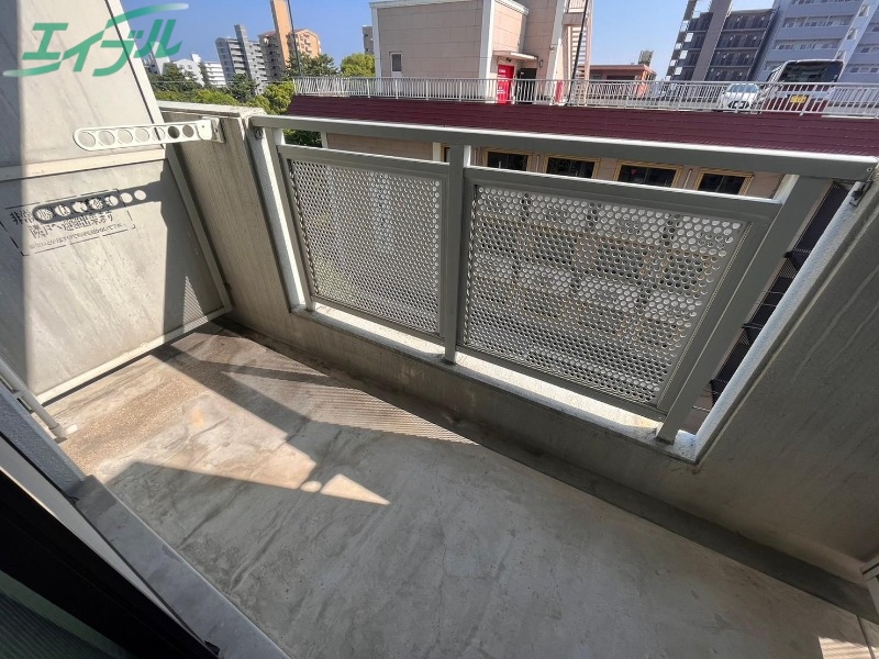 バルコニー　同物件別室画像