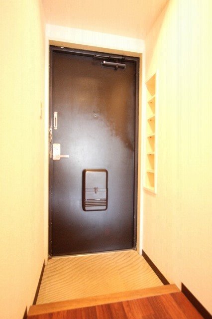 玄関　同物件別号室のものです。