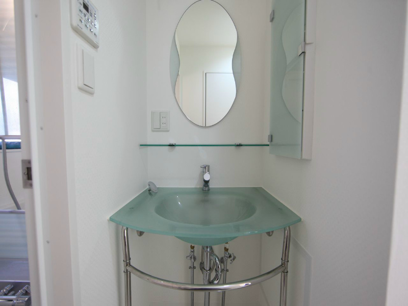 洗面設備　脱衣所　デザイン独立洗面台（シャンプードレッサー付）