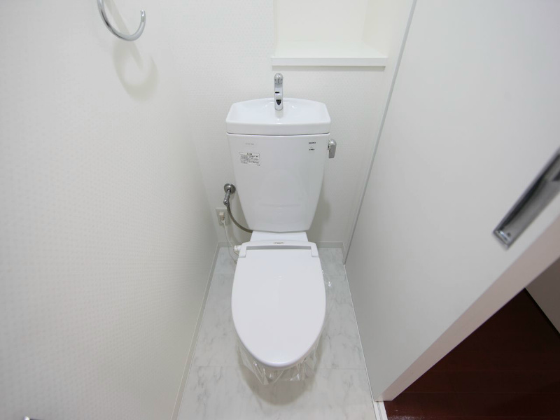 トイレ　トイレ（温水洗浄暖房便座取り付け可）