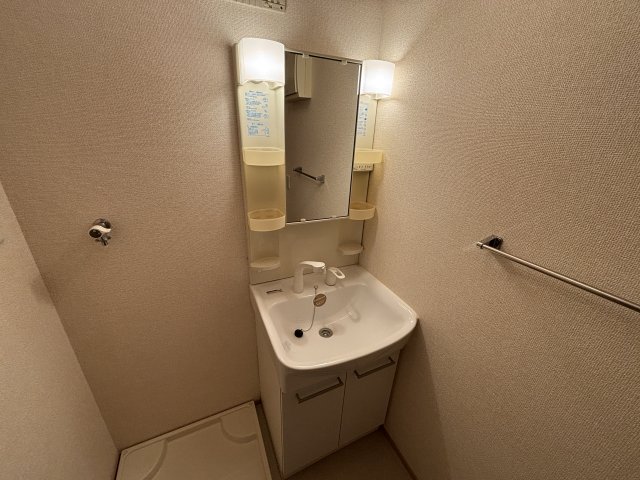 洗面設備　スペースが確保できる洗面所です