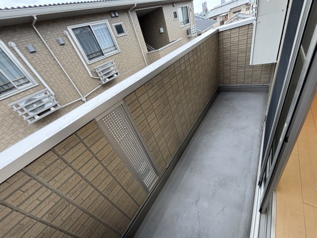 バルコニー　お洗濯にも便利なバルコニー付き