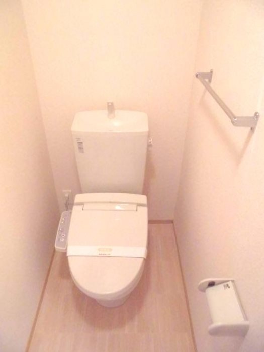 トイレ　温水洗浄便座
