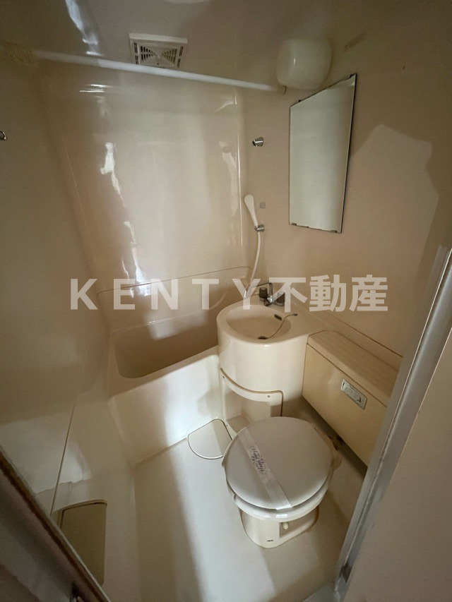 バス・シャワールーム　コンパクトで使いやすいお風呂です