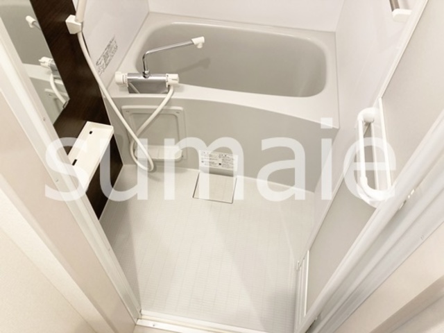 バス・シャワールーム　清潔感のあるバスルーム。