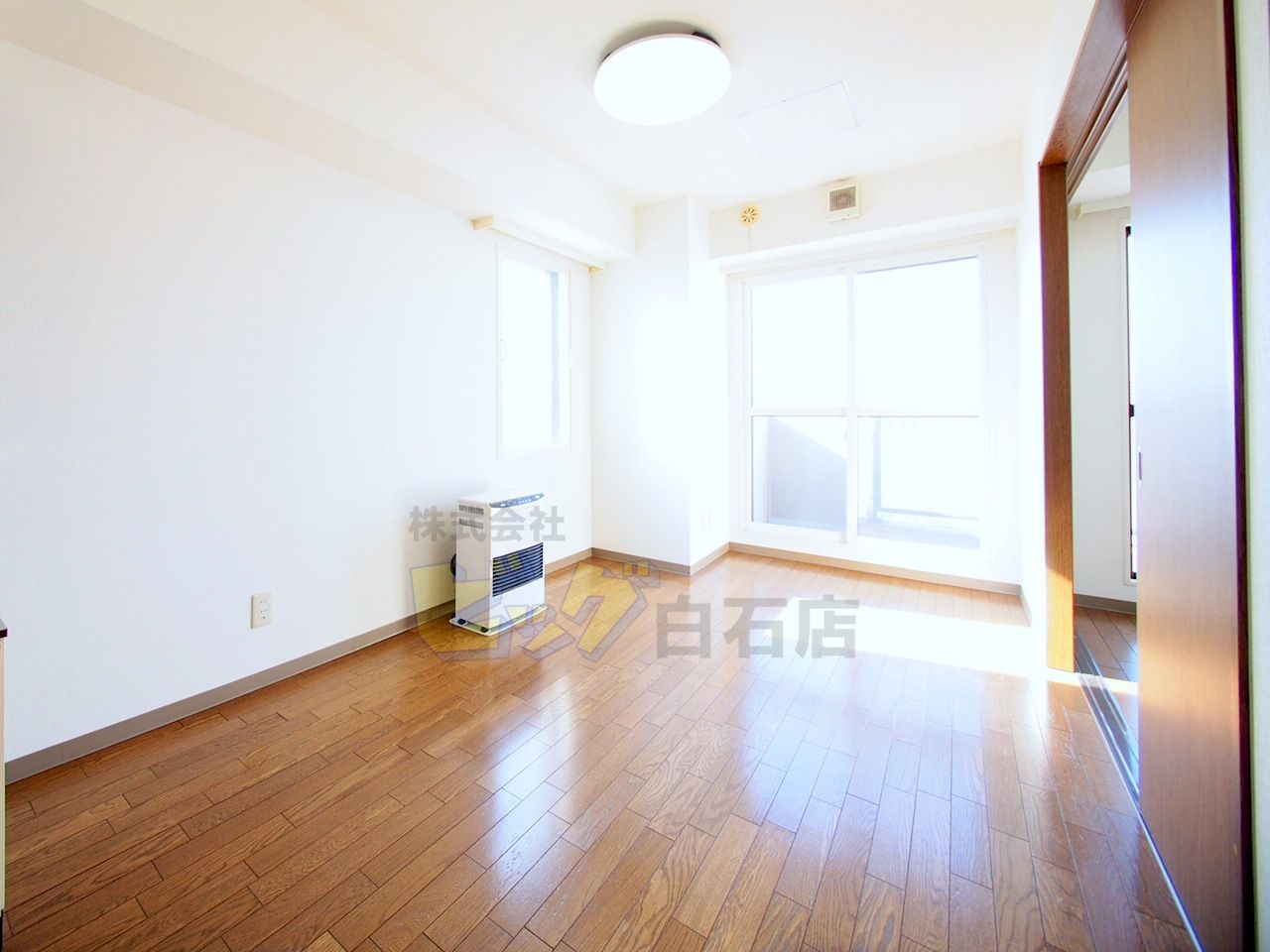 居室・リビング　日当たり良好で明るいリビングです♪