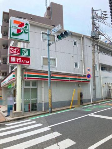 コンビニ　セブンイレブン（コンビニ）まで223m