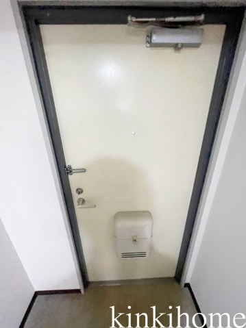 玄関　写真は別のお部屋のものでございます