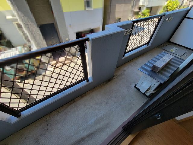 バルコニー　バルコニーからの眺めを楽しみながら食事をしませんか