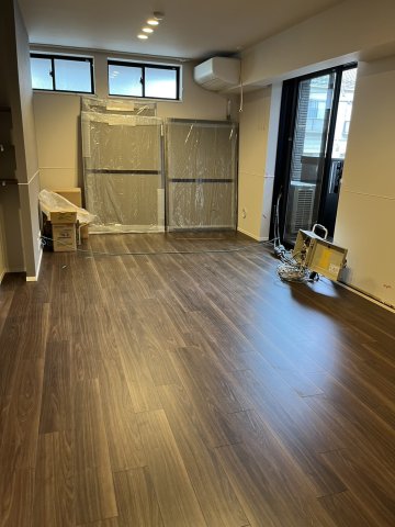 居室・リビング　リビングには床暖房付きで冬も暖かく過ごせます♪