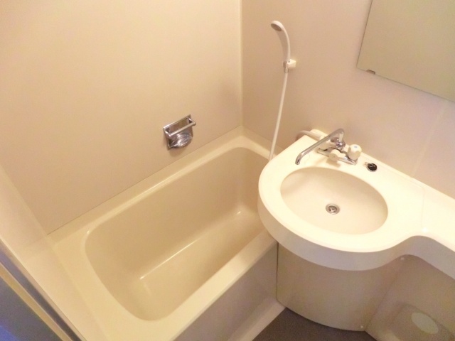 バス・シャワールーム　シンプルで機能的なユニットバスです！