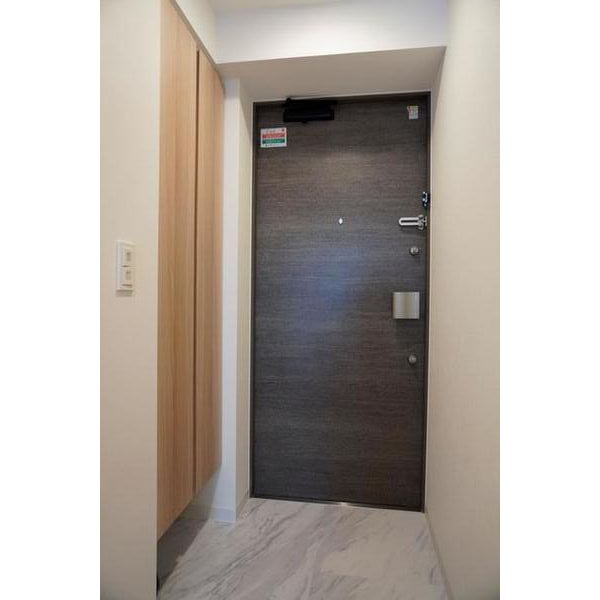 玄関　※写真は同タイプ住戸です。