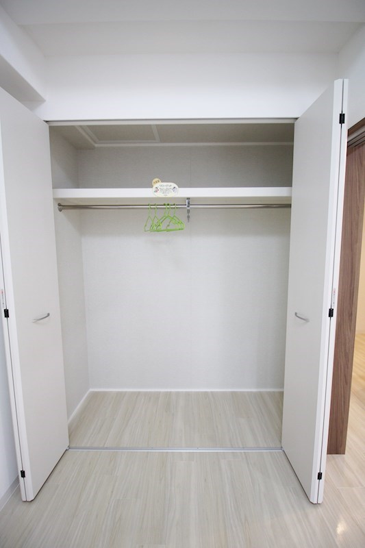 収納　大型クローゼットあり。奥行きもある為、下部に収納BOXも置け